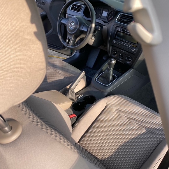 2014 Volkswagen Jetta - Picture 4 of 8